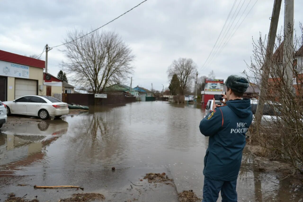 Уровень воды в жиздре козельск сегодня. Разлив в Козельске. Козельск разлив рек. Подтопление Козельска. Наводнение Козельск Калуга.