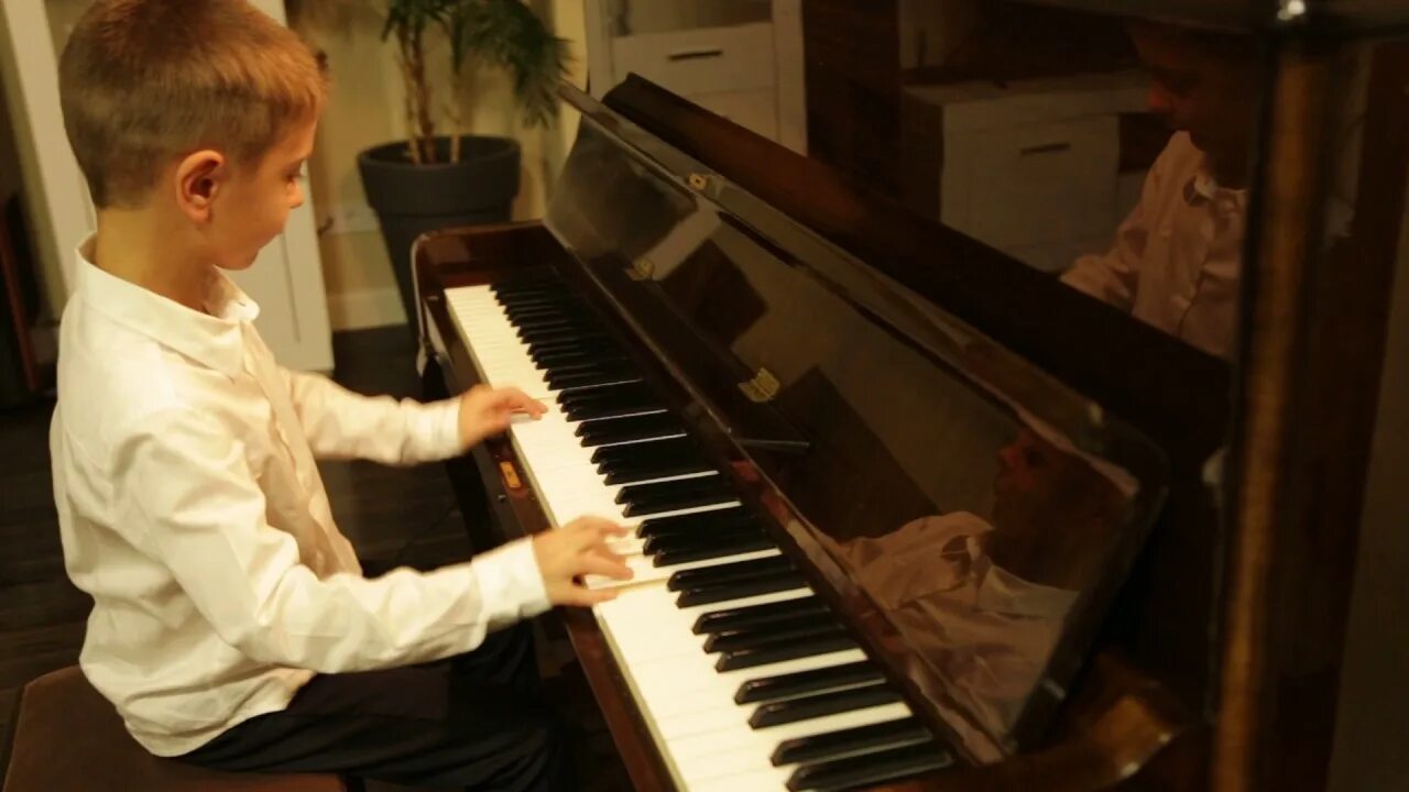 В садике пьеса для фортепиано ноты. Майкапар маленький командир. Похороны майкапара фото. Майкапар маленький командир. Георгий свиридов ласковая просьба.