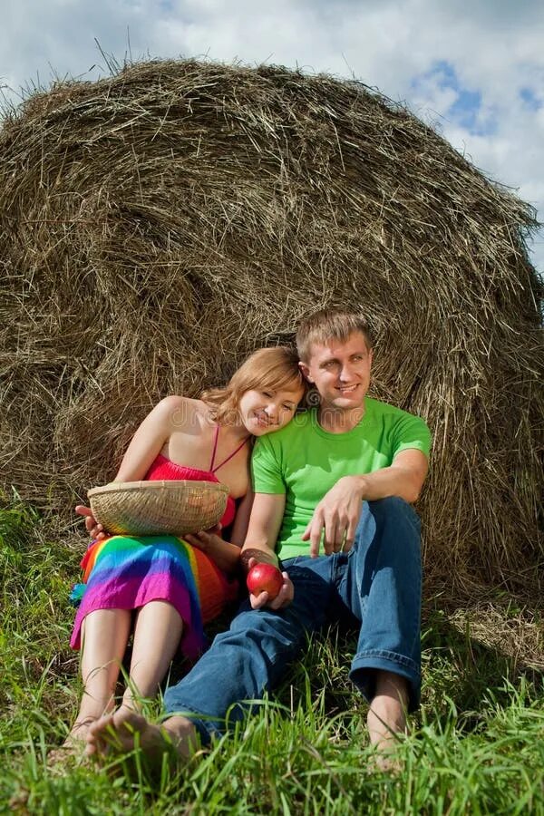 Деревенская парочка. Колхозные парочки. Деревенская парочка. Деревенские отношения. Свадьба в русском народном стиле.