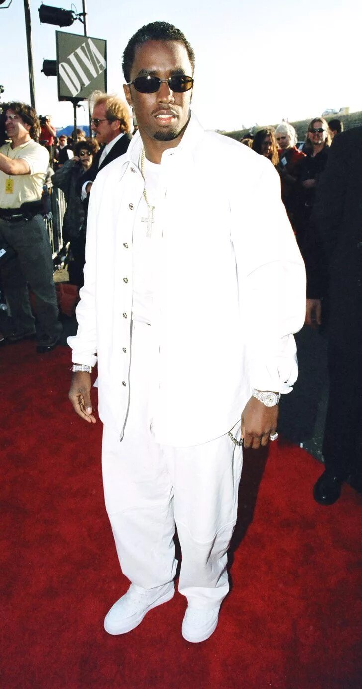 Белые вечеринки puff daddy что это. Puff daddy. puff daddy 2025. пафф дэдди и ноториус биг. p. diddy notorious.