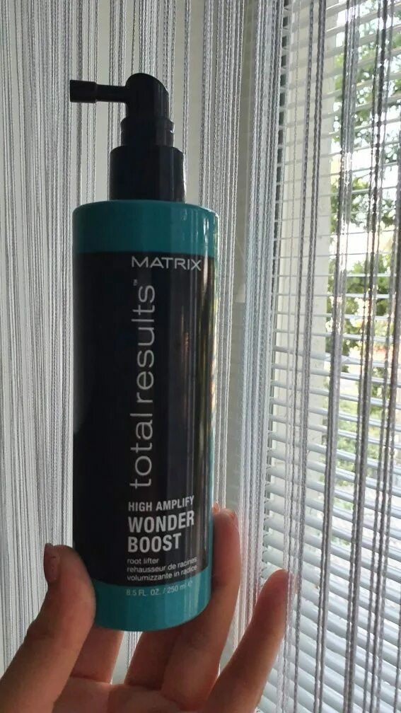 Прикорневой спрей matrix. Матрикс спрей для прикорневого объема. spray для прикорневого объема матрикс. прикорнеаой спрей матреук. матрикс для объема прикорневого объема спрей.