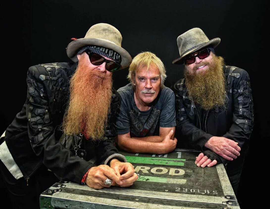 Ззтоп. Элвуд Фрэнсис ZZ Top. ZZ Top 2022. ZZ Top Билли Гиббонс без бороды. Dressed man ZZ Top.