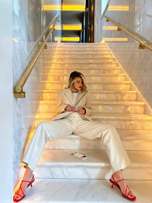 Трифонько оксана григорьевна. Куртка овечья кожа la reine blanche. Пальто i am studio. Studio anneloes одежда производитель. La reine blanche куртки женские из овчины.