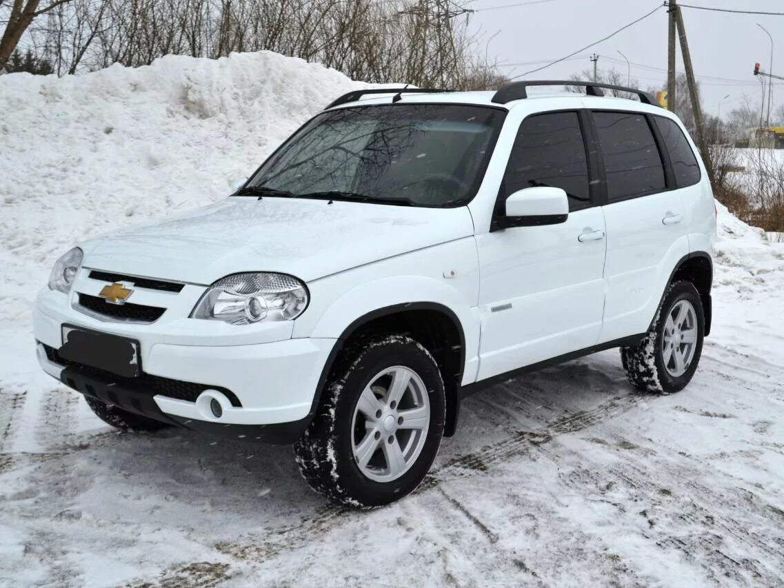 Купить б/у Chevrolet Niva I Рестайлинг 1.7 MT (80 л.с.) 4WD бензин механика в Уф