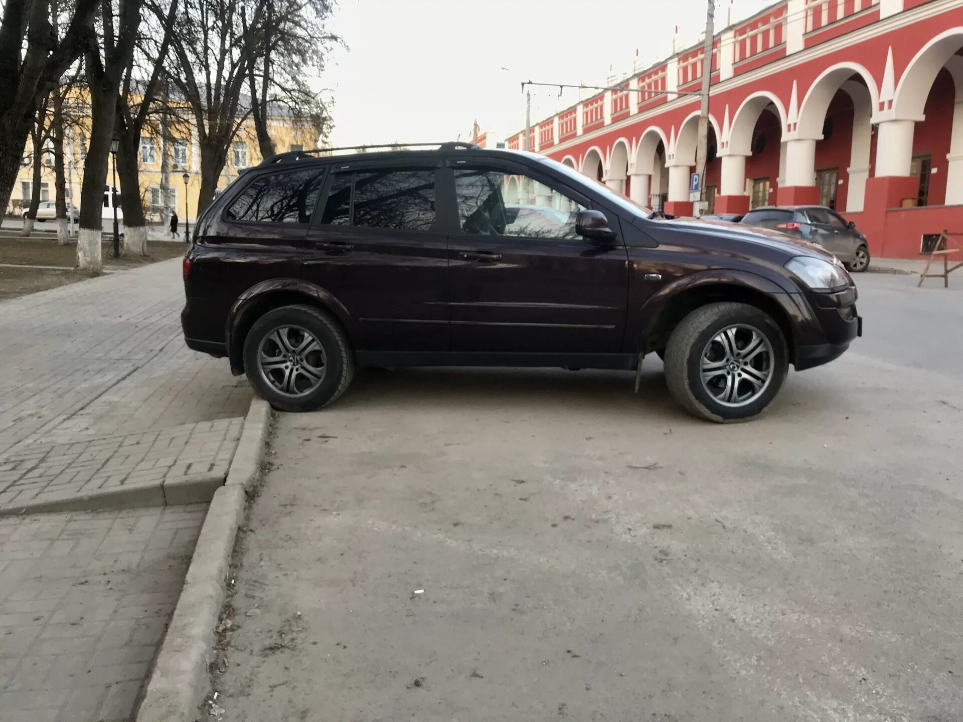 Диски ssangyong r16. Диски санг енг кайрон. кайрон на 20 дисках. диски кайрон 16. диски ссангйонг кайрон.
