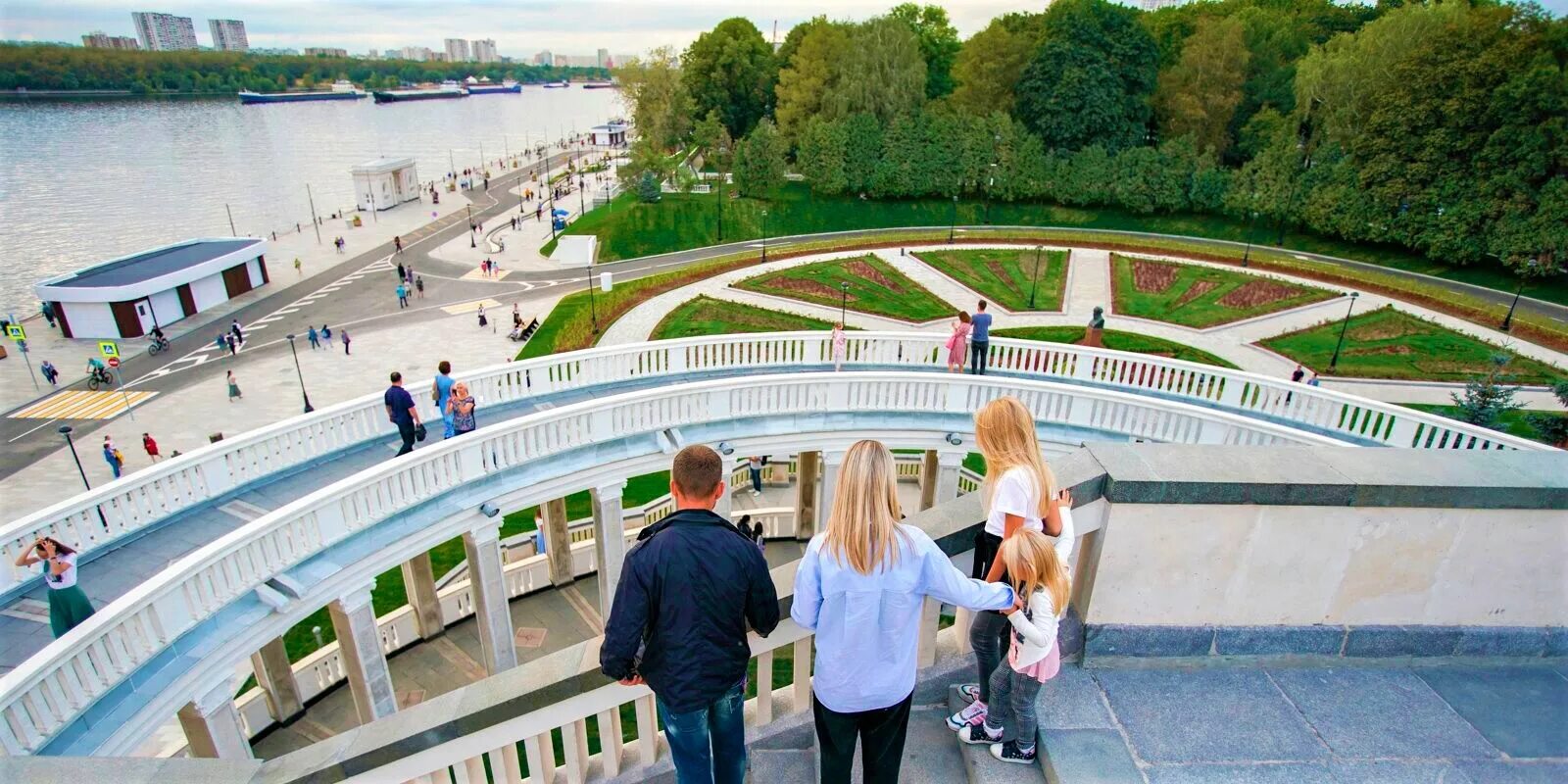 Куда погулять в москве завтра. Северный Речной вокзал Москва. Собянин Северный Речной вокзал. Речной вокзал Москва 2022. Северный Речной вокзал. Дворец и порт пяти морей.