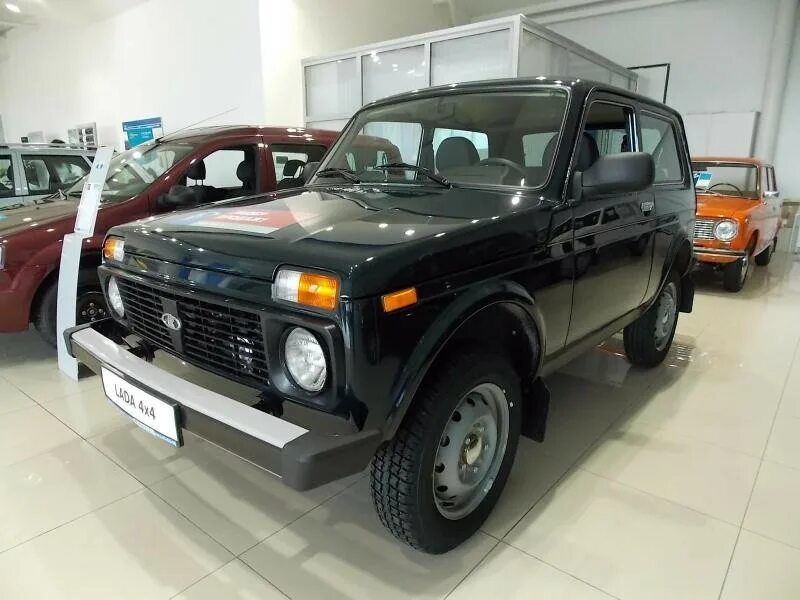 Ваз 21214 москва. Автосалон 4х4 пенза. Автосалон нива пенза. Нива 4х4 урбан. Нива 4х4 урбан.