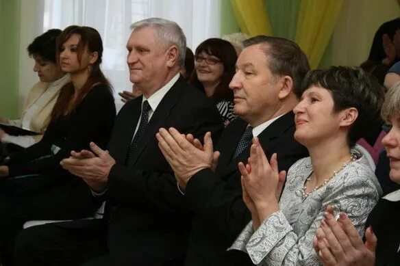 Фризюк алексей владимирович южно-сахалинск биография. Муниципальная власть в ярославле. Кто работает в мэрии. Мэрия биробиджана. Кто работает в мэрии.