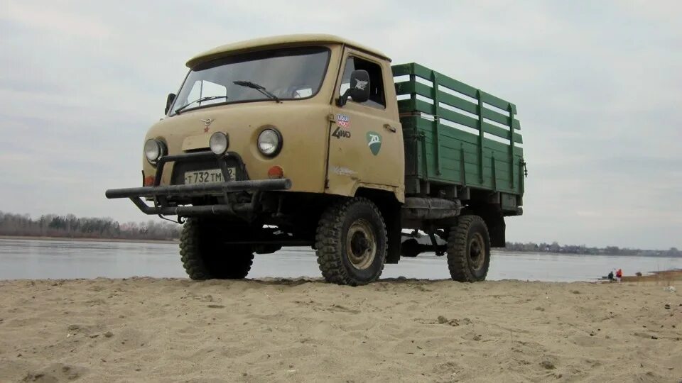 Купить уаз бортовой новый. UAZ 3303 бортовой. УАЗ Буханка бортовой 3303. УАЗ 3303 бортовой грузовой. УАЗ бортовой новый 3303вяхьма.