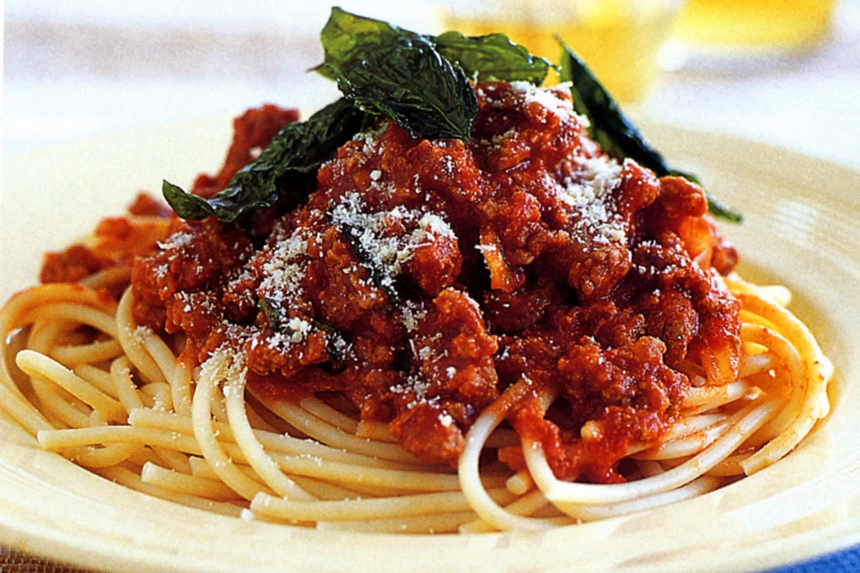 Букатини аматричана. Паста неаполитано. Спагетти неаполитано. Паста с вялеными томатами. Спагетти болоньезе томатная паста