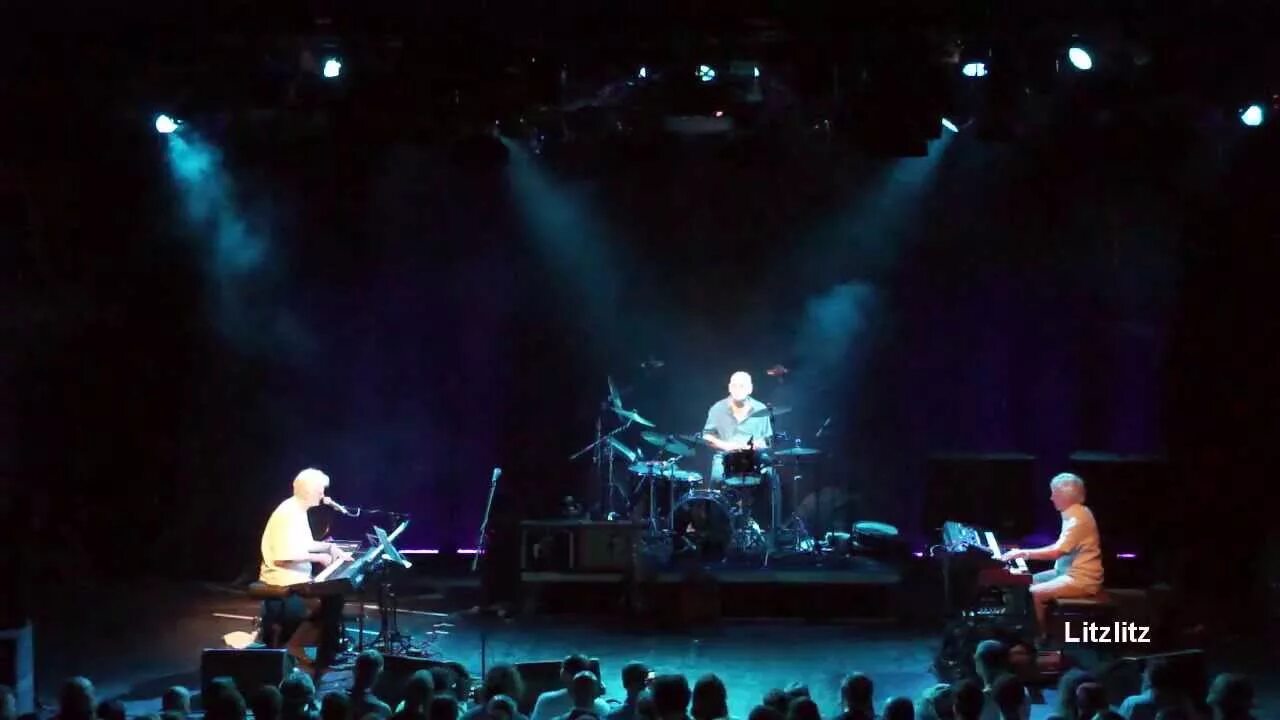 Generator live. Фото van der graaf generator. генератор на концерте. vdgg van der graaf generator - milan it teatro nazionale 2025-05-09. van der graaf generator - the bath forum concert (live) (2025).