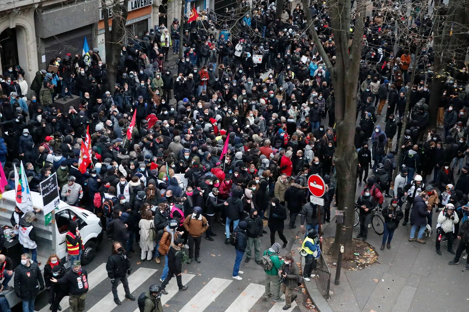 Митинги в париже. Протесты во Франции 2022. Митинги во Франции 2022. Протесты во Франции сейчас 2022. Забастовки во Франции.