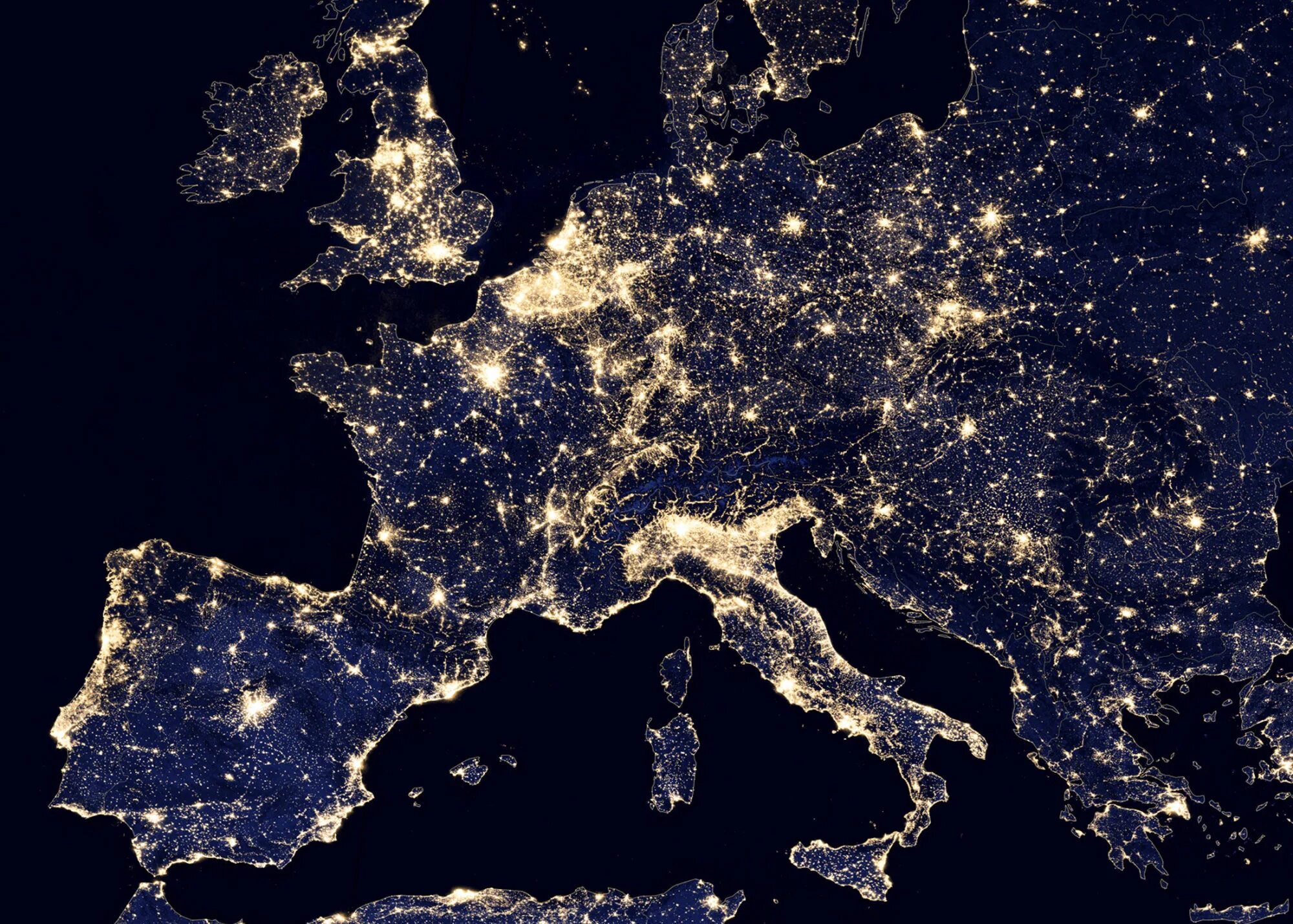 Europa ru. Европа вид из космоса. Ночная Европа из космоса. Вид ночной земли из космоса. Европа из космоса ночью.