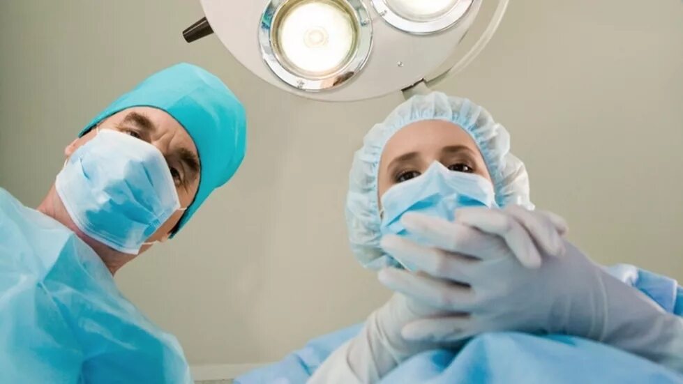 медсестра проводит беседу с пациентом. общение медсестры с пациентом. беседы медицинской сестры. медсестра беседует с пациентом. медсестра любовь александровна.