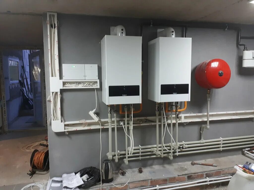 газовый котел для отопления частного дома на 200 м2. обвязка настенного котла. котел rendamax 30. Vaillant каскад газовых котлов. монтаж настенного газового котла.