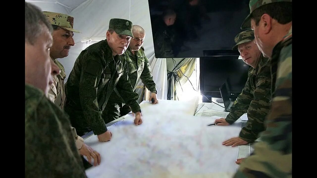 Офицер боевых действий. Генерал Герасимов в Сирии. Генерал Герасимов и Суровикин. Генерал Суровикин в Сирии. Военный штаб.