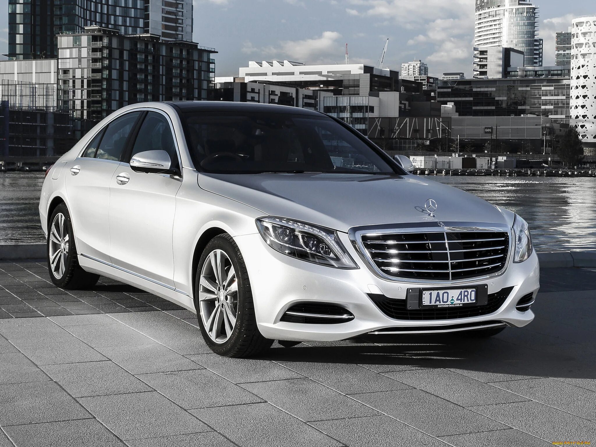 Мерседес s300. Мерседес 222. Мерседес Бенц марка 222. Mercedes s class. Полное название мерседес