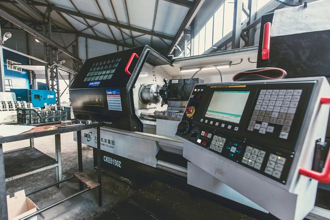 Станок чпу что производит. Фрезерный станок чпу 3000. Cnc 500 станок чпу. Фрезерный станок металлообработка чпу км520. Фрезеровочный станок с чпу.