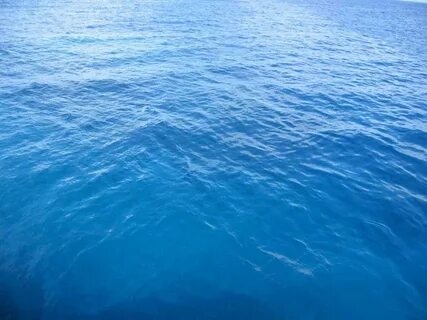 Почему морская вода синяя