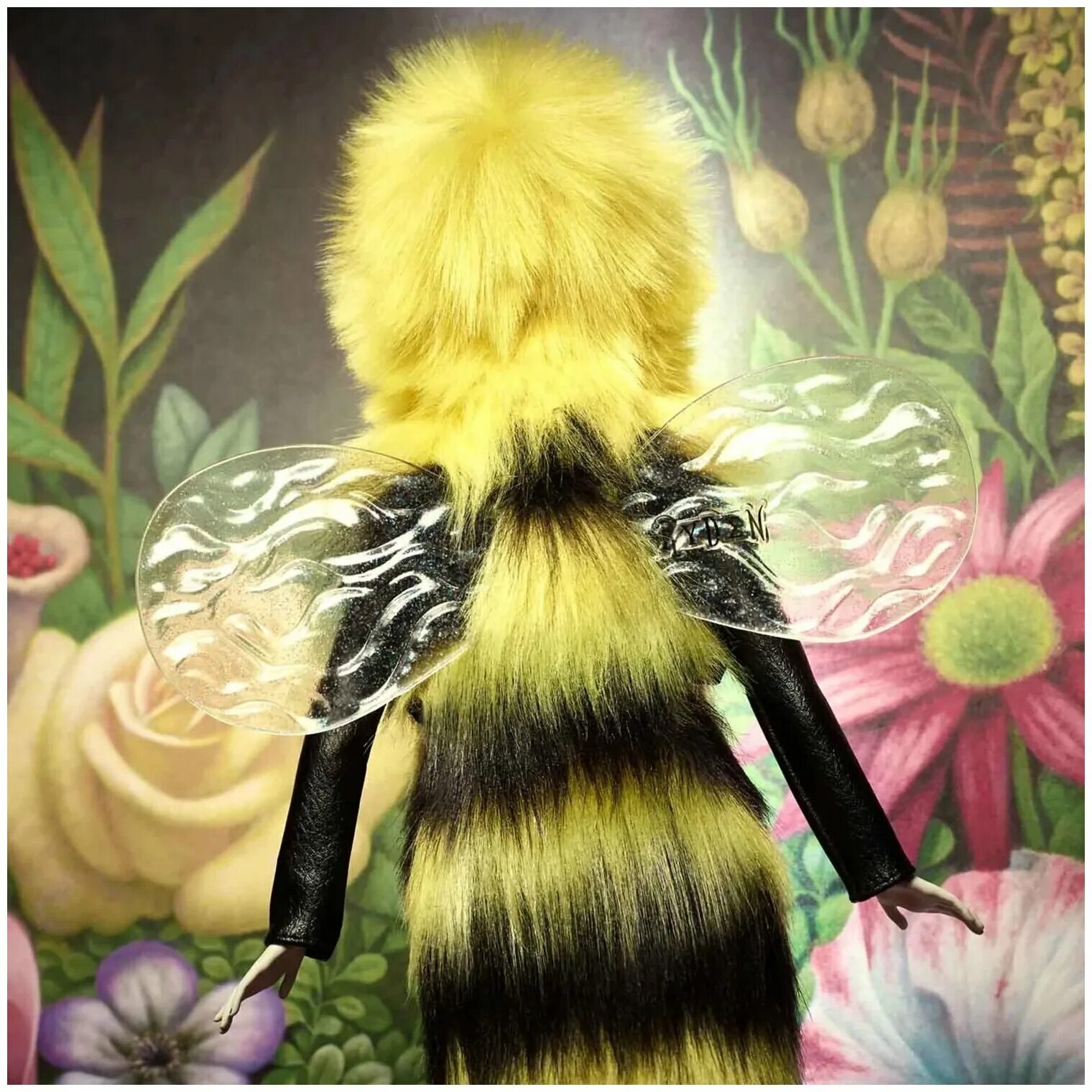Кукла Барби Bee Mark Ryden. Кукла Barbie Bee Mark Ryden x Barbie Limited Edition. Куколка пчелы