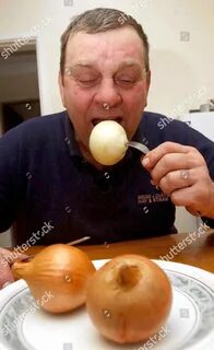 Жрут лук