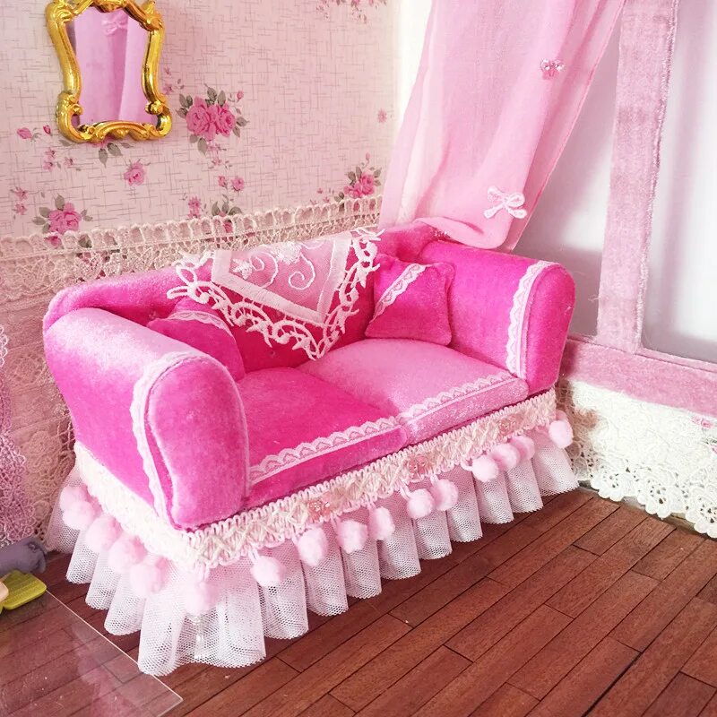 Мини диван для кукол. Диванчик из картона для кукол. Деревянный диван для кукол. Диван для барби. Диванчик для кукол.