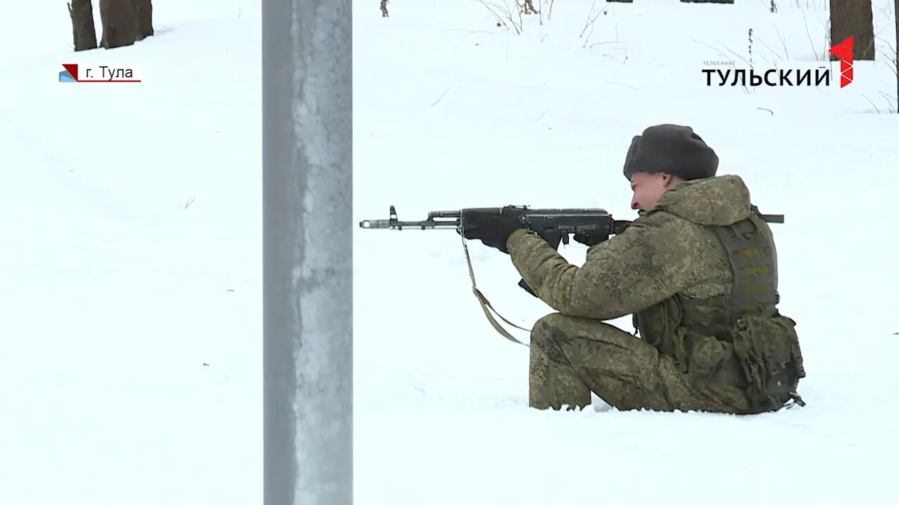 Однако бывалый солдат сразу