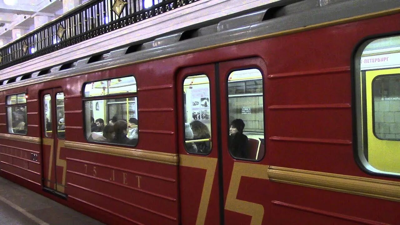 Метропоезд красная стрела санкт-петербург. Метропоезд красная стрела санкт-петербург. Метро красная стрела 75. Метро красное видео. Поезд метро красная стрела 75.