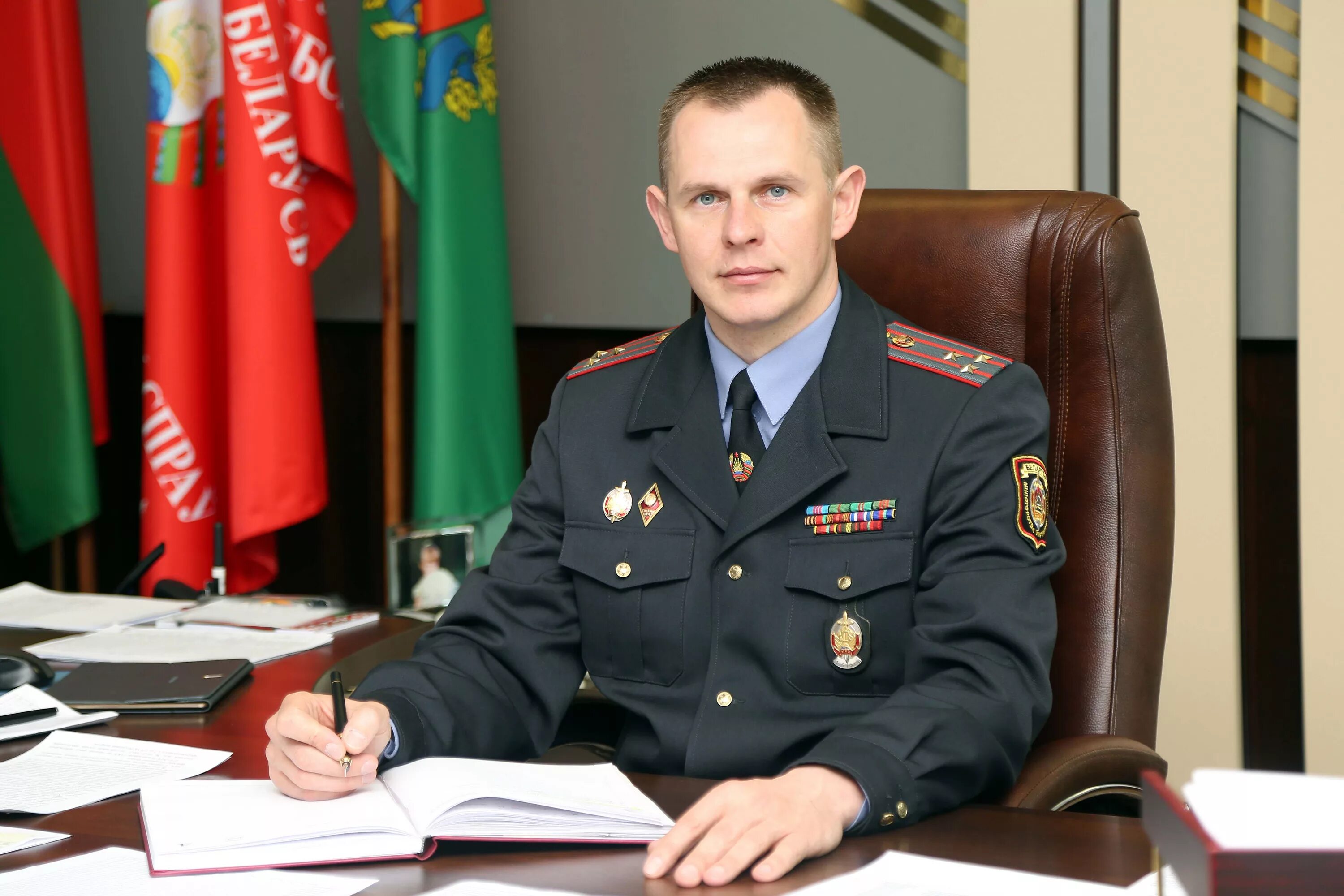 Смотреть фото минских соловиков. Информационный центр увд облисполкома. Информационный центр увд облисполкома. Паспортно визовая служба увд витебского облисполкома. Управделами могилёвского облисполкома николай дедков.