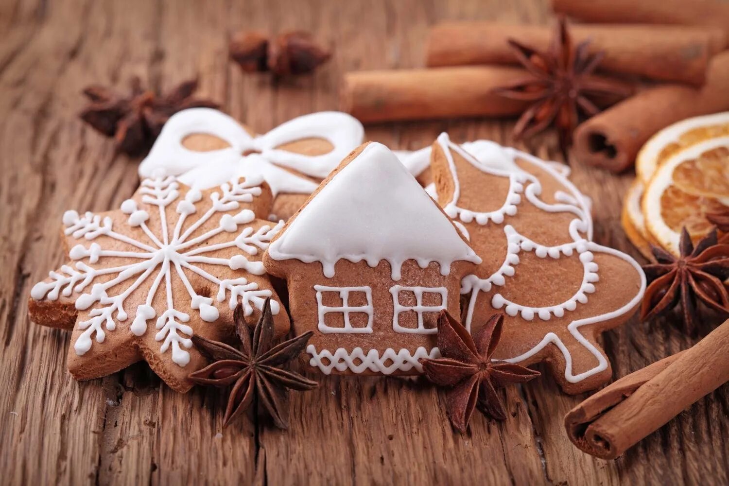 Домашние имбирные печенья. Имбирные пряники Lebkuchen. Миколайчики (медовые пряники). Имбирные пряники на Рождество. Рождество корица имбирные пряники.