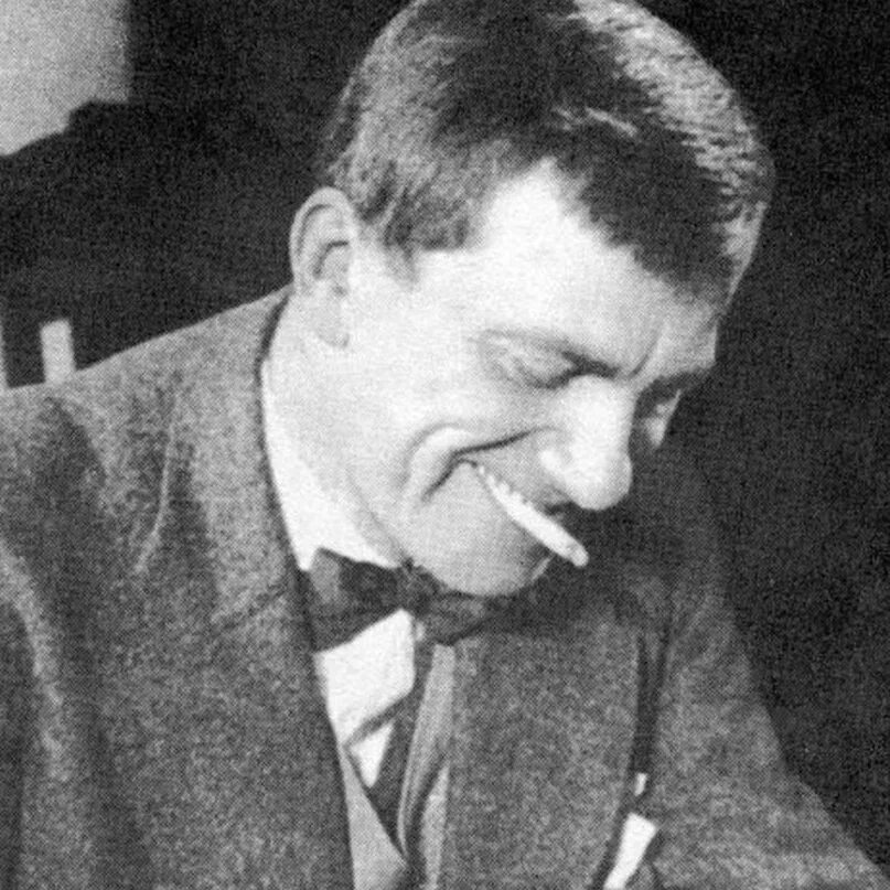 Маяковский улыбается. Смехов маяковский. Я знаю силу слов я знаю слов набат. Смехов маяковский. Смехов маяковский.