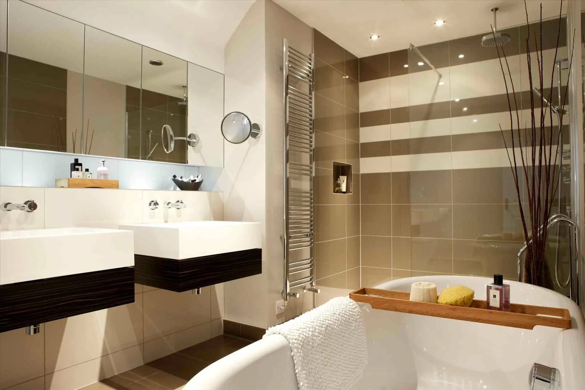 Фото современных ванн. Ванная комната. Современные небольшие Ванные комнаты. Небольшая ванная комната в современном стиле. Ванная комната в современном стиле маленькая.