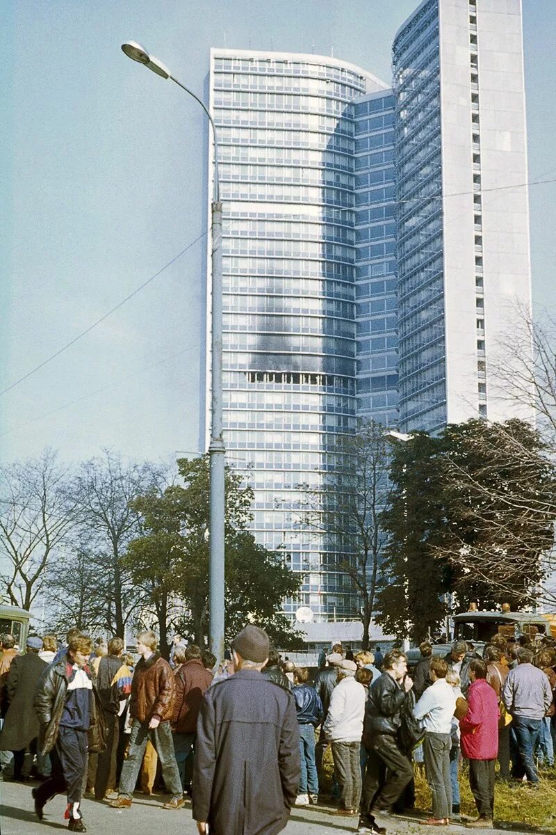 Путч 1993 газета. Октябрь 1993 книга. Москва октябрь 1993. Газета правда 1993 год. 1993 г.