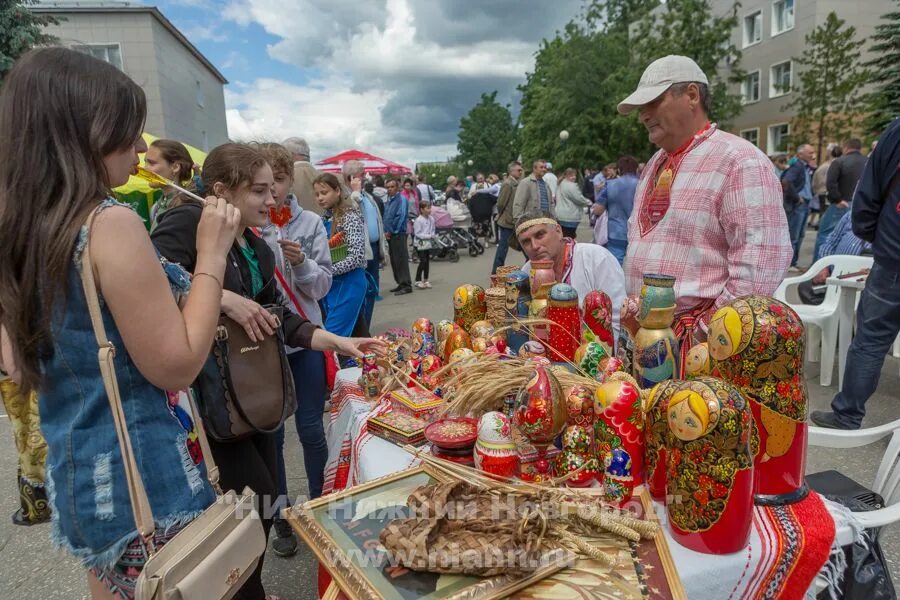 Фестиваль золотая хохлома на улице. Город семенов улицы. Семенов заводская. Семенов город заводская. Семенов день города хохлома.