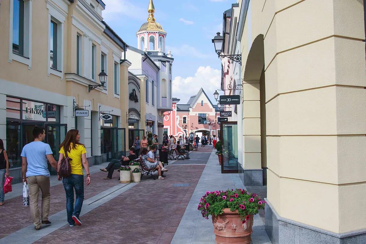 Рига аутлет вакансии. Новая рига аутлет виладж. outlet village белая дача, котельники. аутлет outlet village белая дача. аутлет княжье озеро.