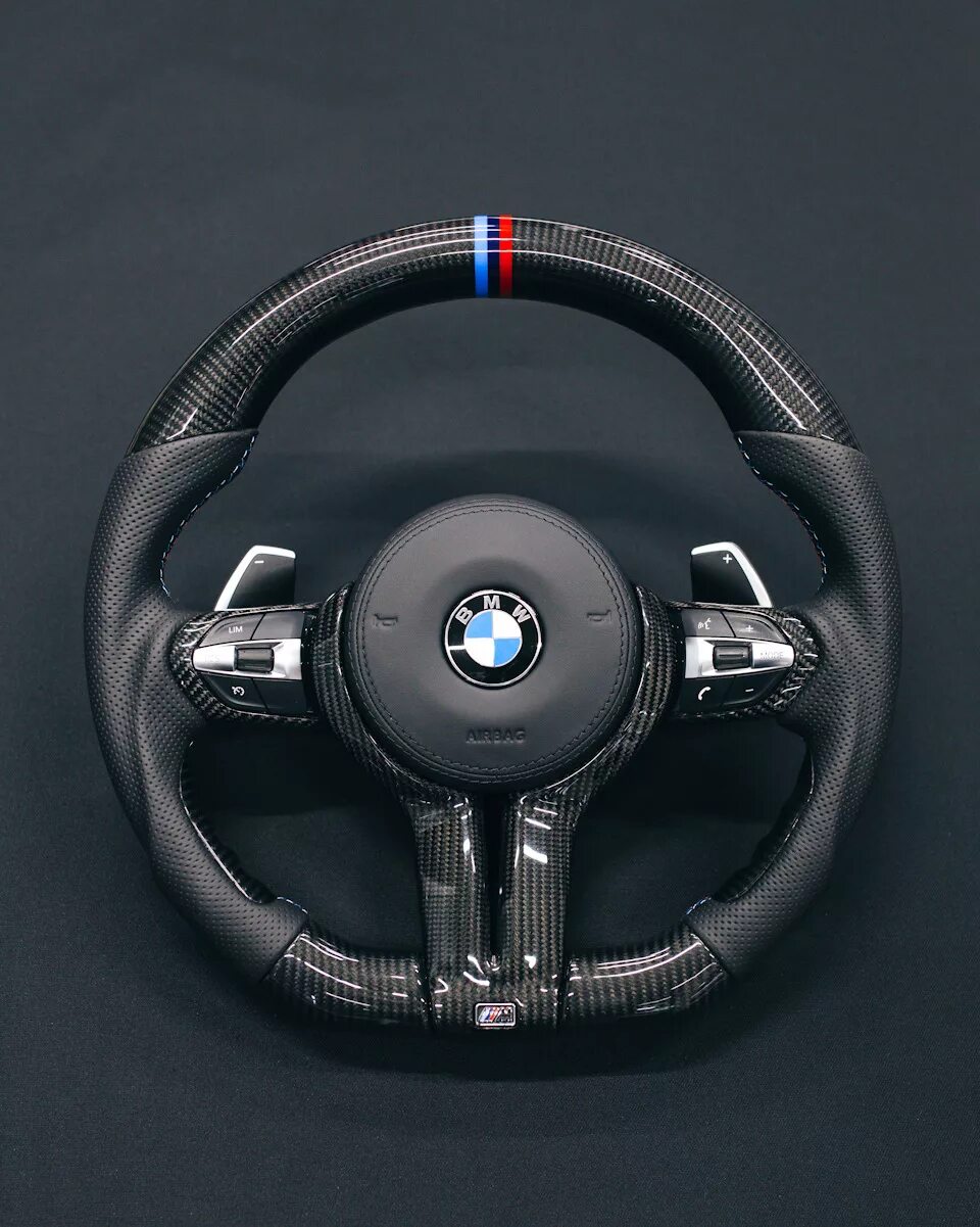 Руль bmw m. Руль BMW x6 g06. Руль BMW x6 f16. BMW x5 f15 руль. Руль BMW x5 2022.