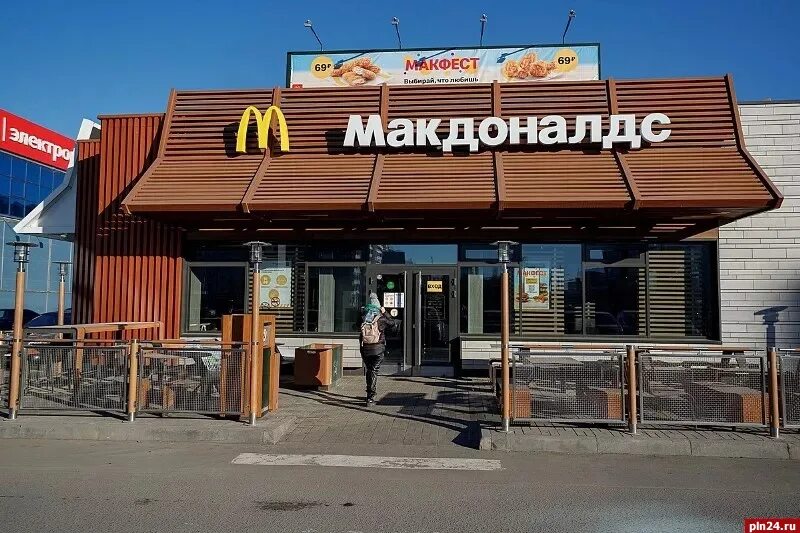Макдональдс в иркутске. Вкусно и точка вывеска. Макдональдс иркутск. Макдональдс иркутск. Макдоналдс хорошевское шоссе 27.