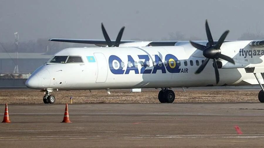 Перевозчик авиакомпания. Qazaq Air. Авиапарк Qazaq Air. Qazaq Air Новосибирск.