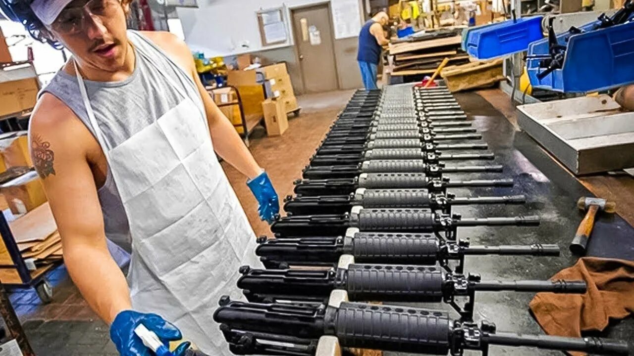 Тула оружейный завод продукция. Завод ижмаш калашникова. Первый оружейный завод в туле. Завод производства автомата калашникова ижевск. Завод ижмаш 2022.