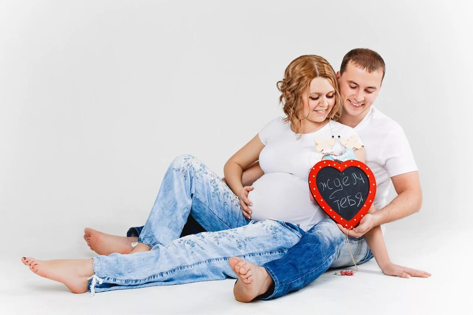 фотосессия беременной с мужем. идеи для беременной фотосессии с мужем. фотосессия беременных идеи. идеи для фотосессии с мужем в студии. фотосессия беременности с мужем.