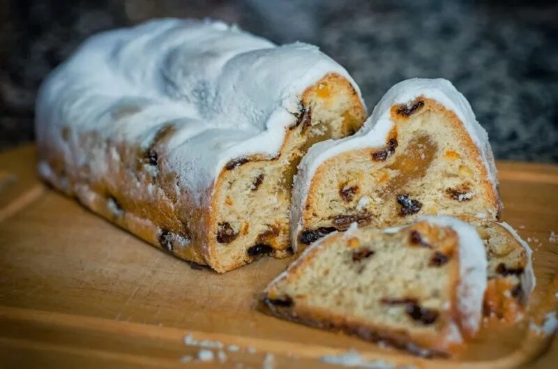 Рождественский штоллен с марципаном. Рождественский кекс stollen. Классический штолен. Дрезденский штоллен (dresdner stollen). Немецкий кекс штоллен.