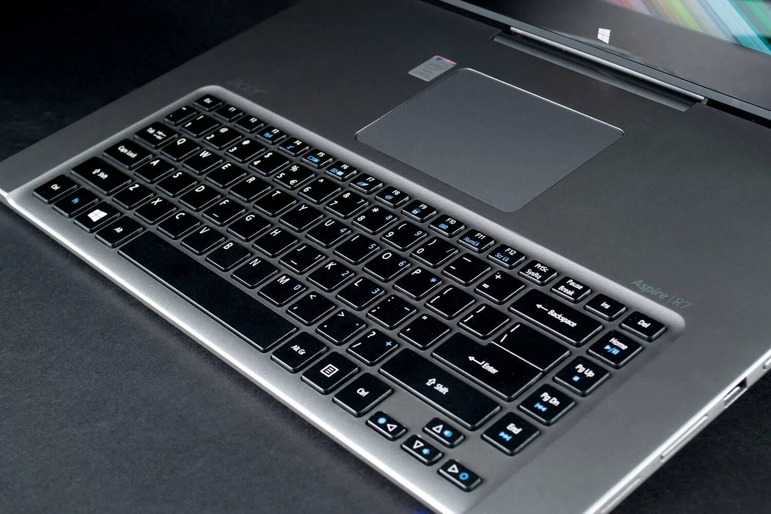 Acer aspire r7. Aspire r7 acer тачпад над клавиатурой. эйсер с тачпадом у экрана. ноутбуки с боковым тачпадом днс.