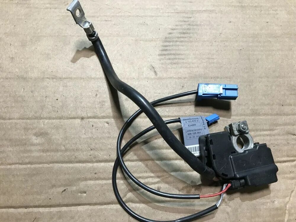 Клеммы бмв е90. Минусовая клемма bmw e60. Клеммы акб бмв е39. Клемма бмв е60. Плюсовая клемма e34.