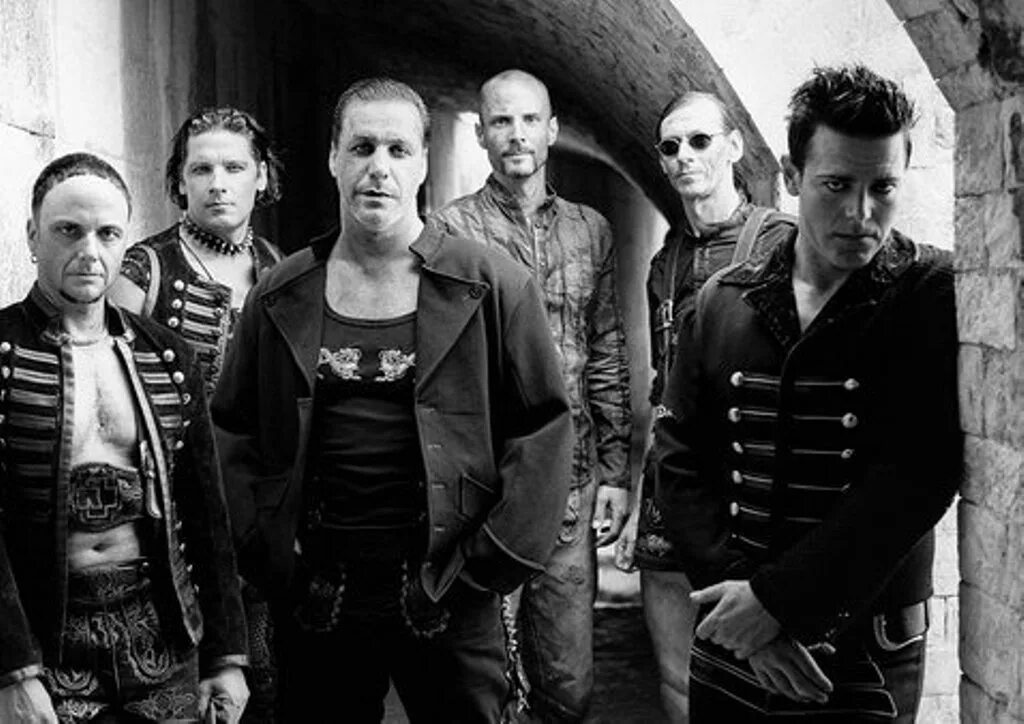 Группа рамштайн. Группа rammstein 1994. Тилль линдеманн группа. Rammstein 2005 live. Коллектив рамштайн.