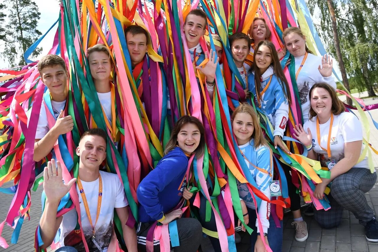 день молодёжи в 2023. с днём молодёжи картинки. открытки с днём молодёжи. установлен день молодежи. установлен день молодежи.