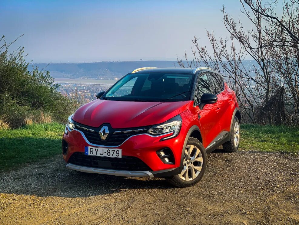 Renault kaptur 1. Рено Каптур. Рено Каптюр красный 2022. Рено Каптур 2020 красный. Рено Каптур Интенс.