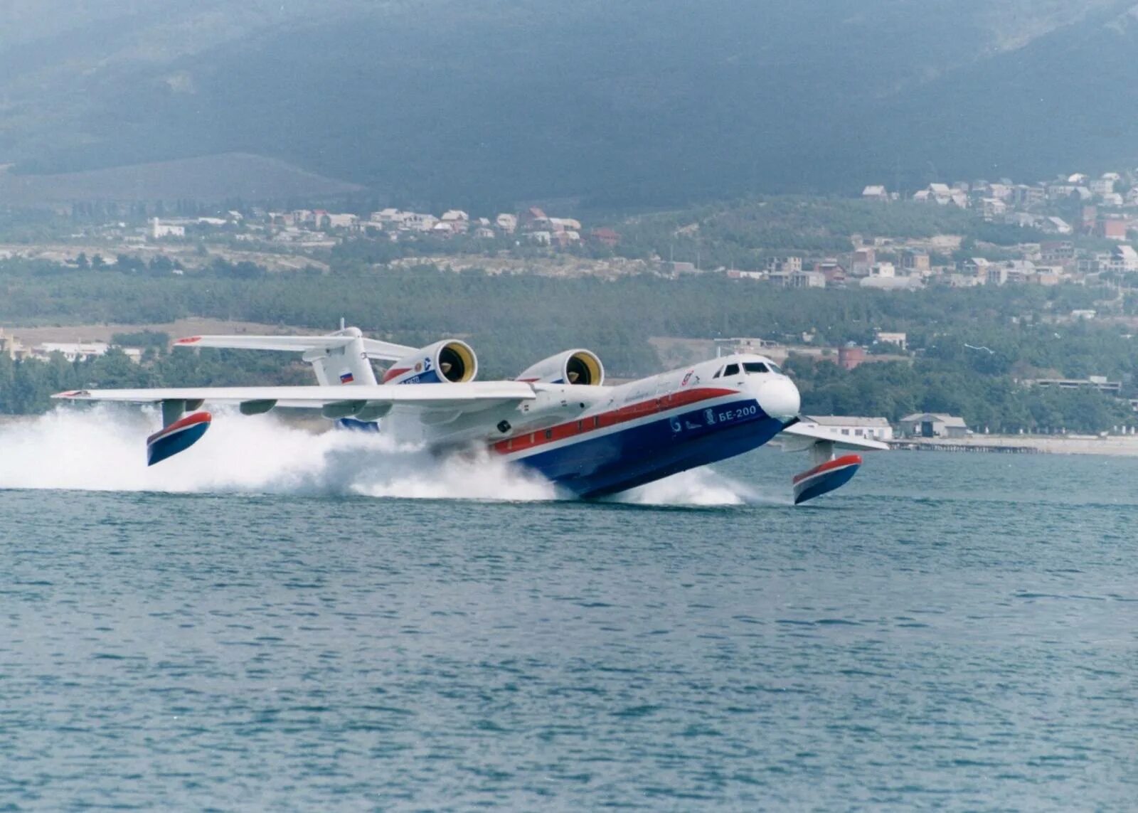 Бериев бе-200. Самолёт-амфибия бе-200чс. Бе-200 гидросамолёт. Самолета-амфибии бе-200 Альтаир. Б 200 самолет