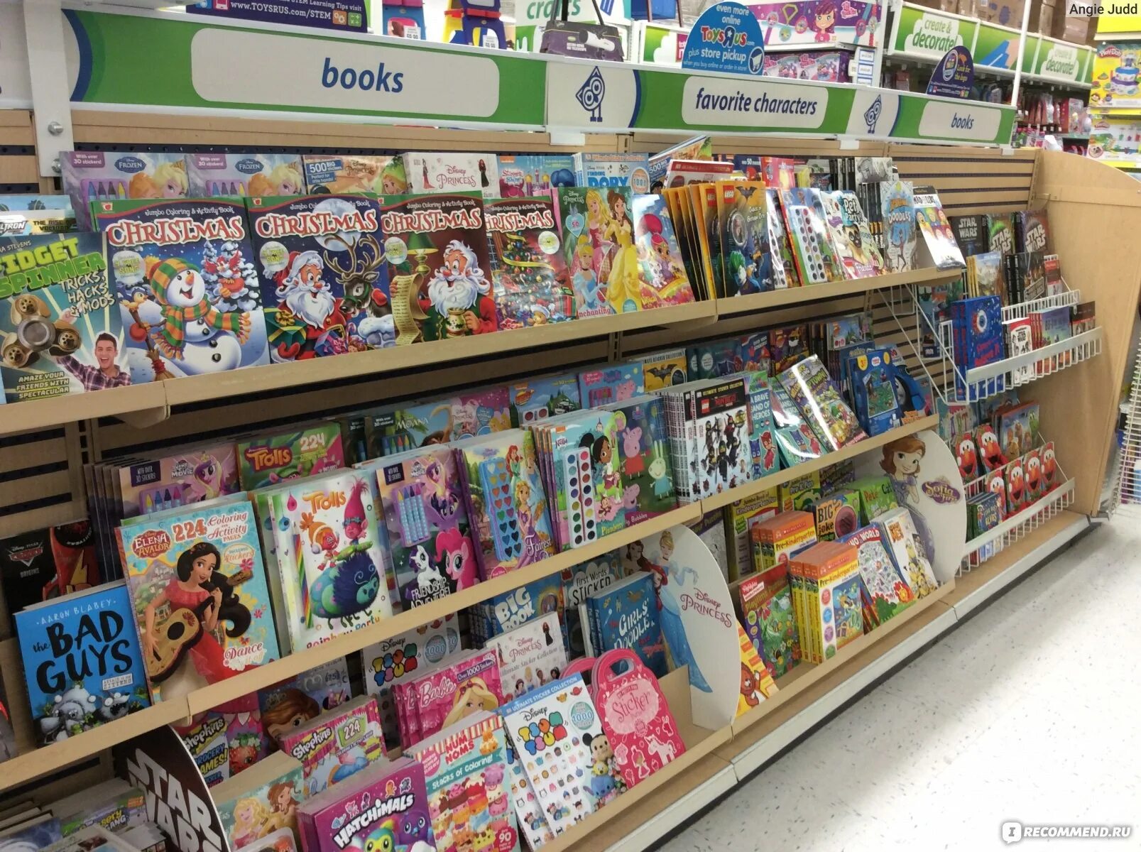 Детский мир магазин. Магазин игрушек детский мир. Магазин игрушек куклы. Стоит в детском мире. Детский магазин.