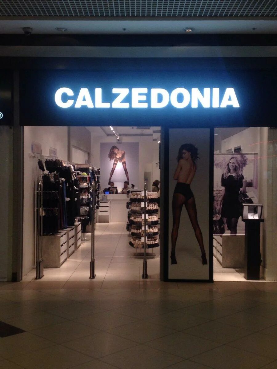 Кальцедония магазин. Calzedonia витрина. Фото магазинов кальцедония. Кальцедония магазин. Кальцедония магазин.