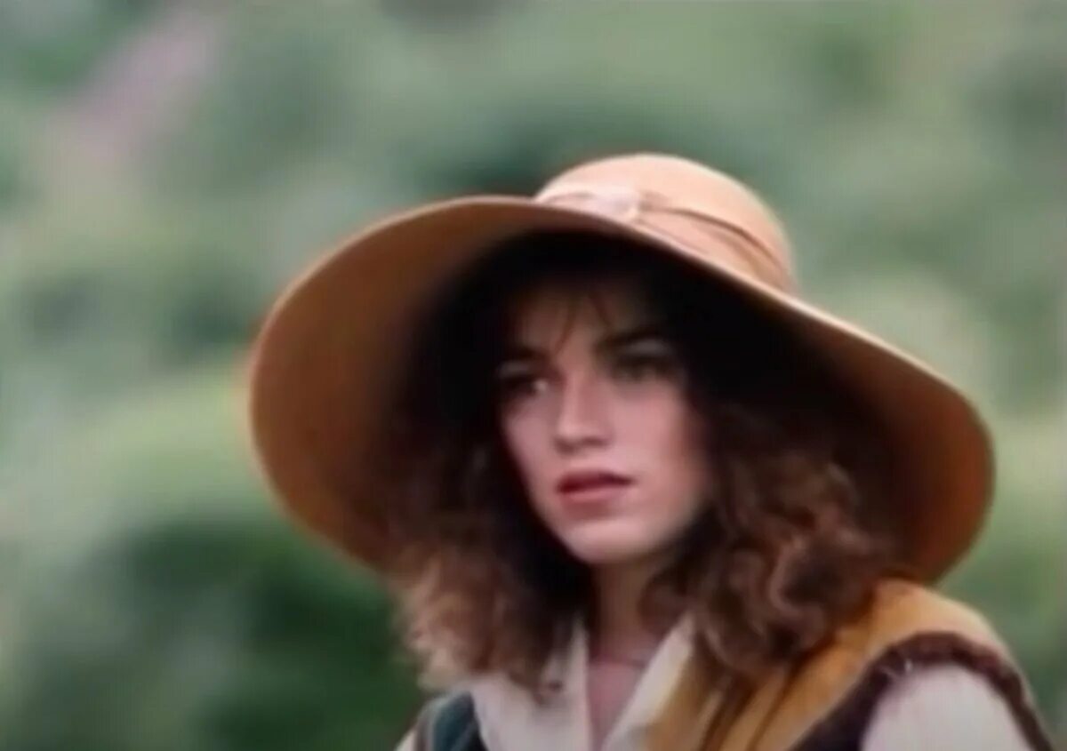 Алена хмельницкая в молодости леонсия. Леонсия и акатава. Алёна хмельницкая оеонсия. Леонсия солано сердца трех. Алёна хмельницкая леонсия.